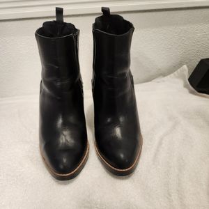 Black Leather Forever 21  Chelsea block heeled boots.